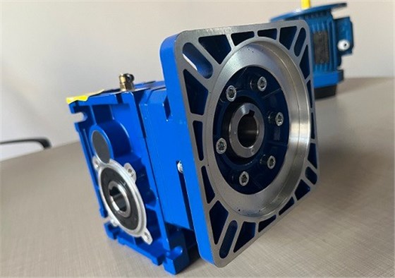 艾思捷技術(shù)教您蝸輪蝸桿減速機(jī)怎么選一款合適的伺服電機(jī)配套？ (3).jpg