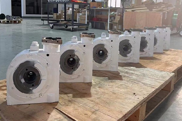 熱烈慶祝艾思捷耐高溫160&deg;減速機(jī)批量下線 (3).jpg