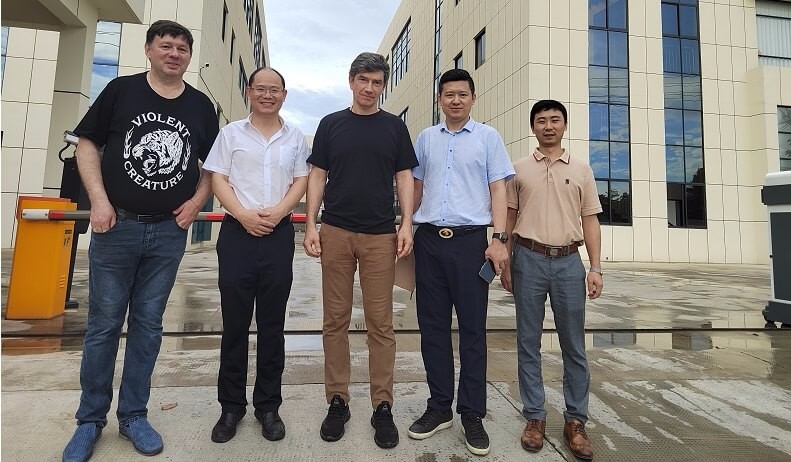 艾思捷歡迎俄羅斯客戶來廠進行蝸輪減速機項目技術(shù)交流